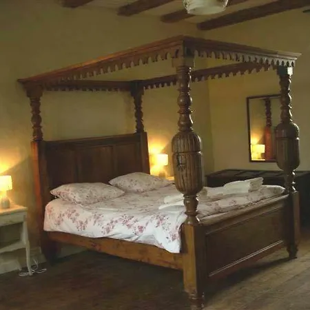 The Mad Hatters Kitchen Caunay