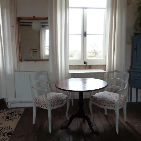 The Mad Hatters Kitchen Caunay