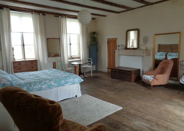 乡村民宿 The Mad Hatters Kitchen Caunay