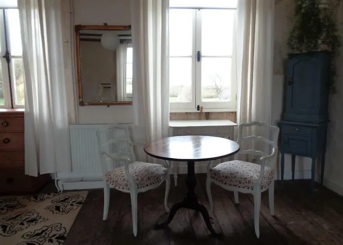 The Mad Hatters Kitchen Chaunay