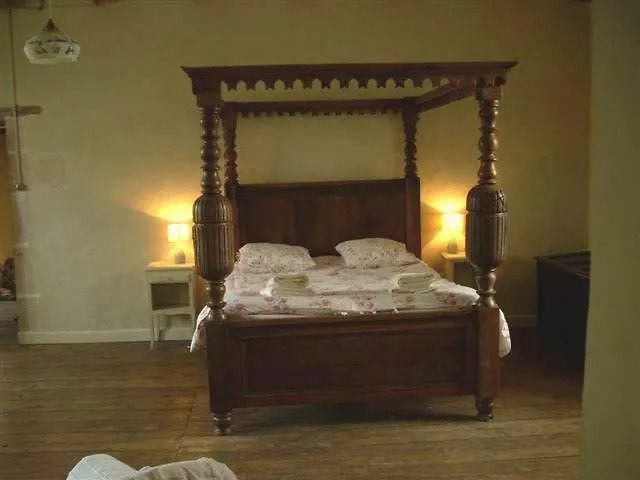 The Mad Hatters Kitchen Caunay