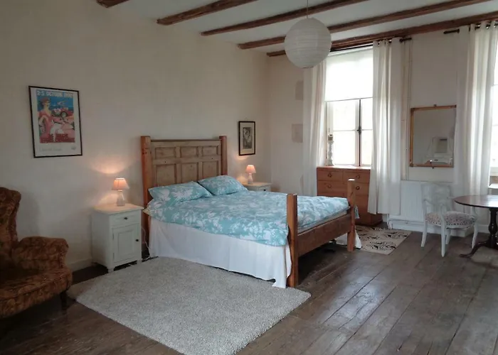 乡村民宿 The Mad Hatters Kitchen Caunay